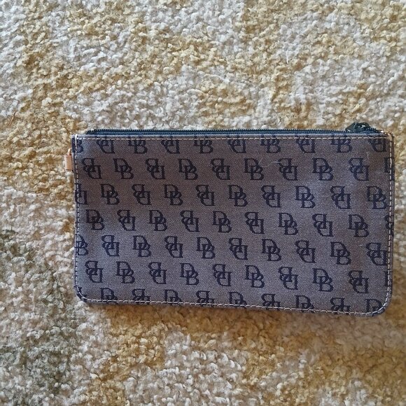 Dooney and Bourke wristlet - Picture 2 of 2
